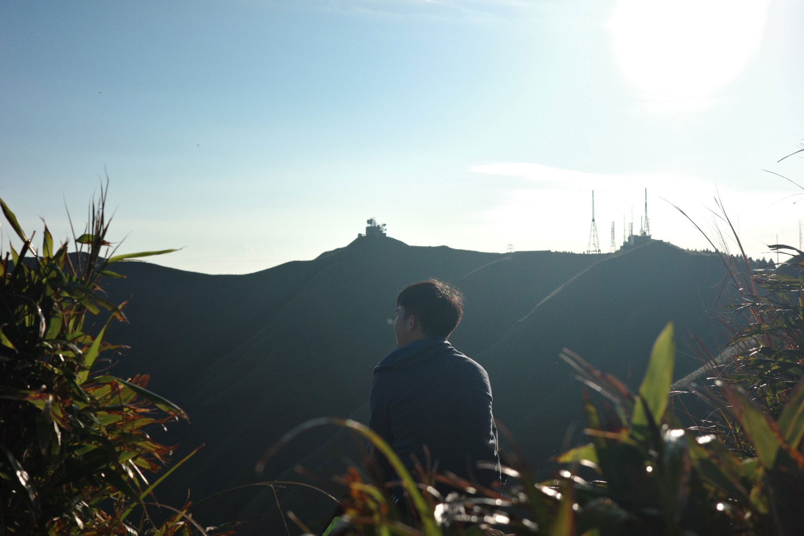 那面黑黑的山坡就是「台北抹茶山」，我們抵達的時間點剛好背光，看不見。(雖然不重要還是說明一下，照片是同行的友人)